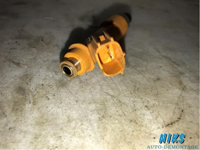 Injector (petrol injection) from a Daihatsu Sirion 2008