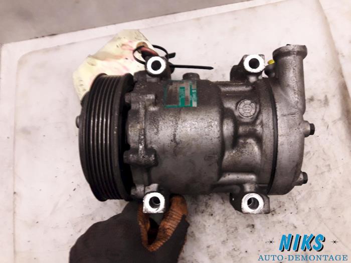 Usagé Compresseur de clim Fiat Stilo MW (192C) 1.8 16V Prix sur demande proposé par Niks autodemontage