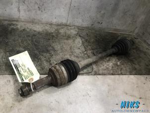 Used Front drive shaft, left Daihatsu Young RV Price on request offered by Niks autodemontage
