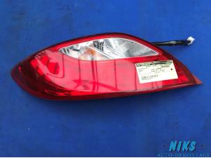Używane Tylne swiatlo pozycyjne lewe Mazda 2 (DE) 1.3 16V MZR Cena na żądanie oferowane przez Niks autodemontage