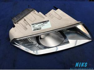 Used Headlight, right Skoda Octavia Price on request offered by Niks autodemontage