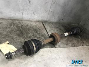 Used Front drive shaft, right Renault Clio Price on request offered by Niks autodemontage