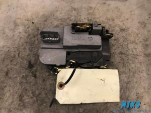 Used Front door lock mechanism 4-door, right Peugeot 206 (2A/C/H/J/S) 1.1 XN,XR Price on request offered by Niks autodemontage