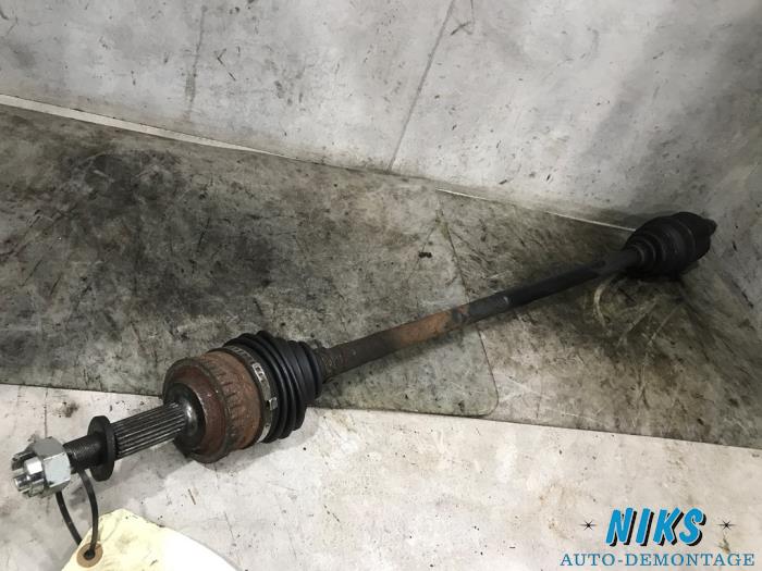 Front drive shaft, right from a Opel Corsa C (F08/68) 1.0 12V 2002