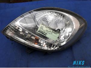 Used Headlight, left Nissan Kubistar (F10) 1.5 dCi 85 Price on request offered by Niks autodemontage