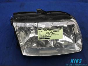 Used Headlight, right Volkswagen Polo III (6N2) 1.4 16V 75 Price on request offered by Niks autodemontage