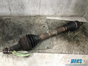 Used Front drive shaft, left Renault Scénic II (JM) 1.6 16V Price on request offered by Niks autodemontage