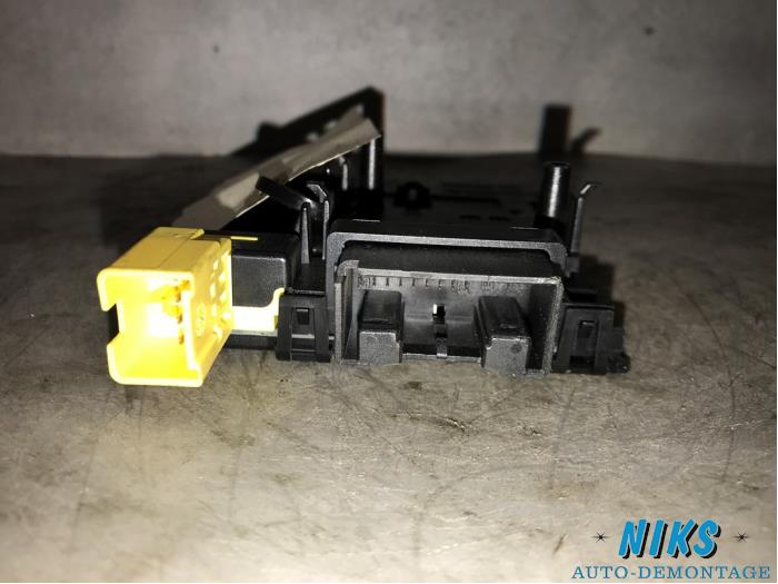 Module (miscellaneous) from a Volkswagen Passat (3C2) 2.0 FSI 16V 2007