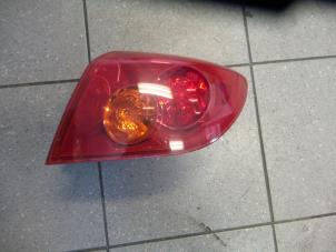 Gebrauchte Rücklicht rechts Mazda 3 Sport (BK14) 1.3i 16V Preis € 30,00 Margenregelung angeboten von Autosloopbedrijf H.C.Stouten