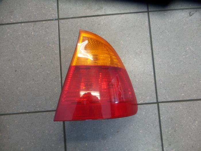 Taillight, right from a BMW 3 serie Touring (E46/3) 318i 2000