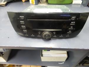 Gebrauchte Radio CD Spieler Fiat Punto Evo (199) 1.3 JTD Multijet 85 16V Euro 5 Preis € 60,00 Margenregelung angeboten von Autosloopbedrijf H.C.Stouten