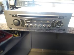 Used Radio CD player Peugeot 308 SW (4E/H) 1.6 HDiF 16V Price € 60,00 Margin scheme offered by Autosloopbedrijf H.C.Stouten
