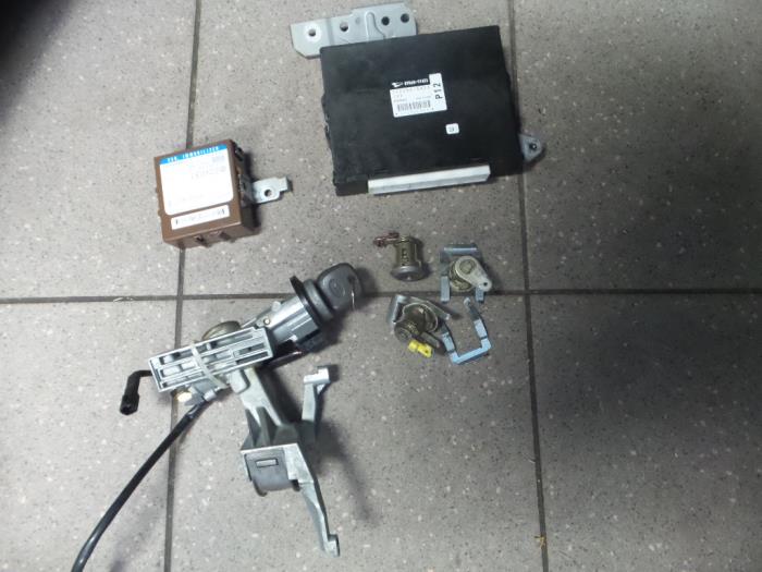 Used Ignition lock + computer Daihatsu YRV (M2) 1.0 12V DVVT STi Price € 125,00 Margin scheme offered by Autosloopbedrijf H.C.Stouten