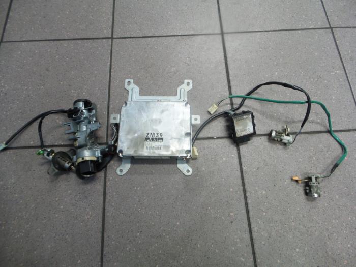 Used Ignition lock + computer Mazda 323 Fastbreak (BJ14) 1.6 16V Price € 125,00 Margin scheme offered by Autosloopbedrijf H.C.Stouten