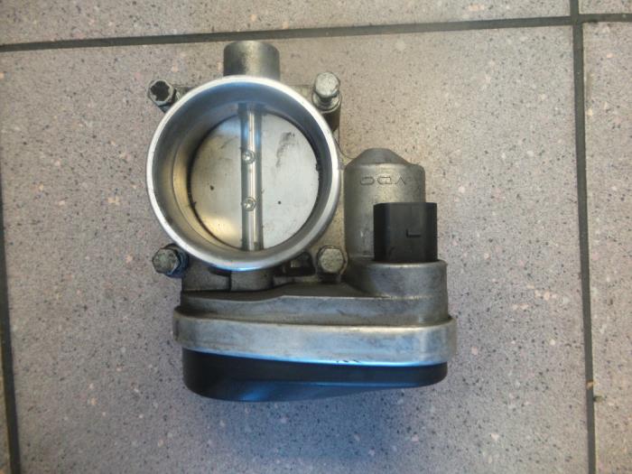 Throttle body from a BMW 3 serie Touring (E46/3) 316i 16V 2004