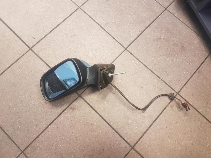 Wing mirror, left from a Peugeot 407 (6D) 1.8 16V 2005