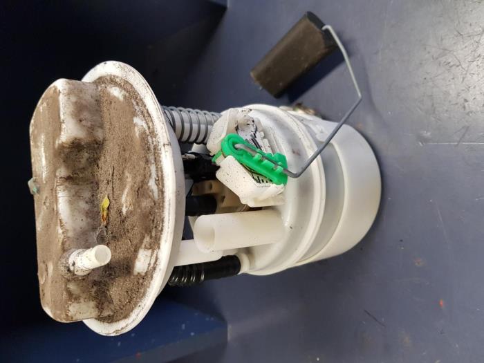 Gebrauchte Kraftstoffpumpe Elektrisch Dacia Logan (LS) 1.4 Preis € 40,00 Margenregelung angeboten von Autosloopbedrijf H.C.Stouten
