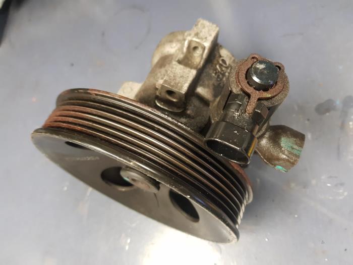 Usagé Pompe de direction Chevrolet Nubira Wagon (J100) 1.8 16V Prix € 50,00 Règlement à la marge proposé par Autosloopbedrijf H.C.Stouten