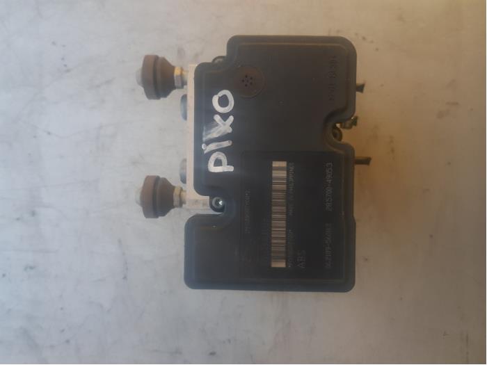 Begagnade ABS-pump Nissan Pixo (D31S) 1.0 12V Pris € 50,00 Marginaltabell erbjuds av Autosloopbedrijf H.C.Stouten