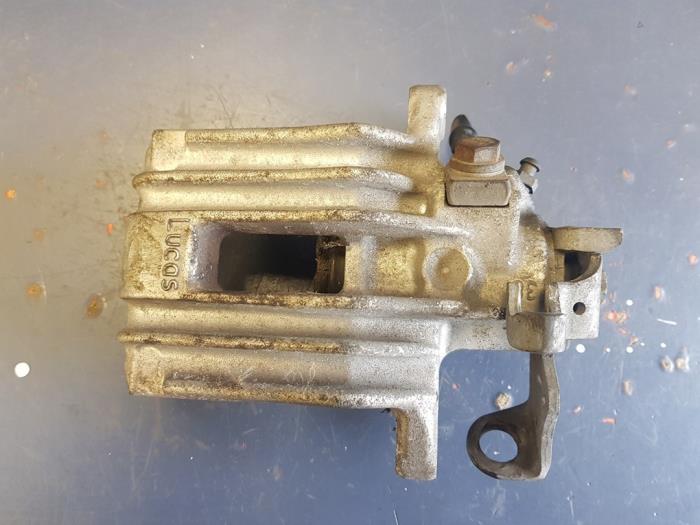 Gebrauchte Bremszange links hinten Volkswagen Golf IV (1J1) 1.6 16V Preis € 40,00 Margenregelung angeboten von Autosloopbedrijf H.C.Stouten