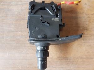 Used Indicator switch Renault Clio III (BR/CR) 1.2 16V 75 Price € 35,00 Margin scheme offered by Autosloopbedrijf H.C.Stouten