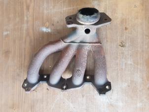 Used Exhaust manifold Renault Clio III (BR/CR) 1.2 16V 75 Price € 50,00 Margin scheme offered by Autosloopbedrijf H.C.Stouten