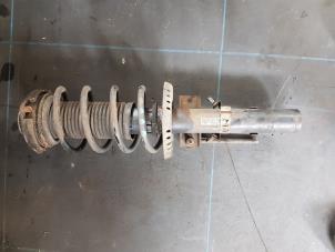 Used Front shock absorber rod, left Volkswagen Polo IV (9N1/2/3) 1.2 Price € 40,00 Margin scheme offered by Autosloopbedrijf H.C.Stouten