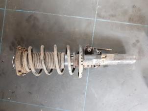 Used Front shock absorber rod, right Volkswagen Polo IV (9N1/2/3) 1.2 Price € 40,00 Margin scheme offered by Autosloopbedrijf H.C.Stouten