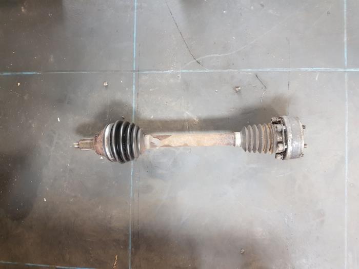 Front drive shaft, left from a Volkswagen Polo IV (9N1/2/3) 1.2 2008