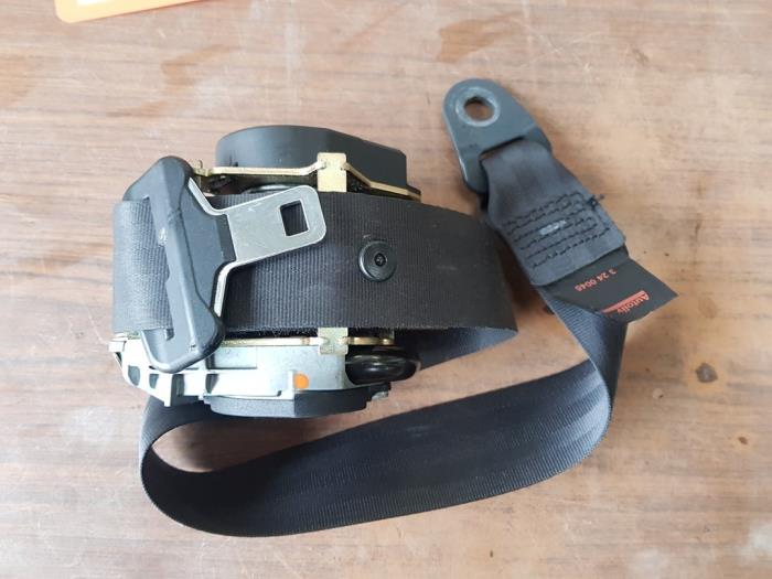 Front seatbelt, right from a Peugeot 206 CC (2D) 1.6 16V 2003