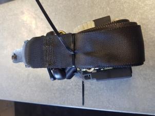 Used Front seatbelt, right Ford Mondeo III Wagon 2.0 16V Price € 45,00 Margin scheme offered by Autosloopbedrijf H.C.Stouten