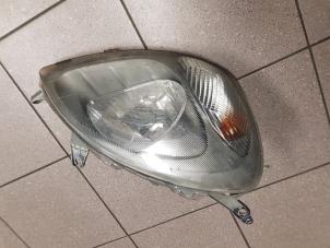 Used Headlight, left Toyota Yaris (P1) 1.0 16V VVT-i Price € 25,00 Margin scheme offered by Autosloopbedrijf H.C.Stouten