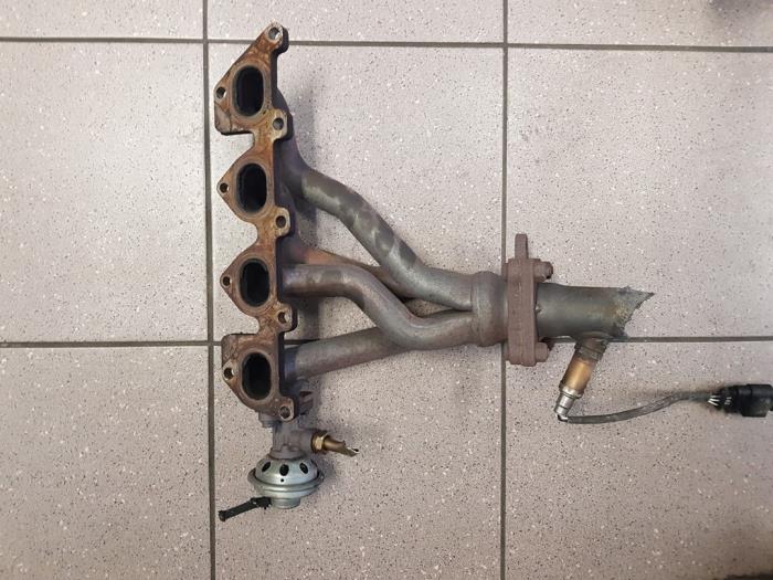Exhaust manifold from a Volkswagen Lupo (6X1) 1.4 16V 75 2000