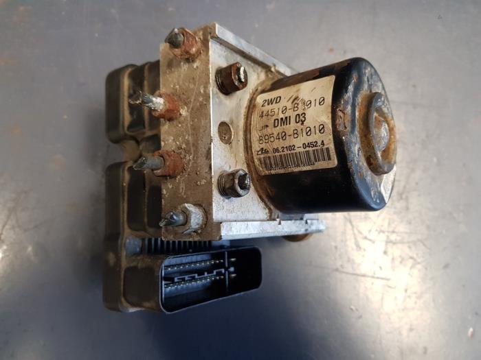 Begagnade ABS-pump Daihatsu Sirion 2 (M3) 1.0 12V DVVT Pris € 80,00 Marginaltabell erbjuds av Autosloopbedrijf H.C.Stouten