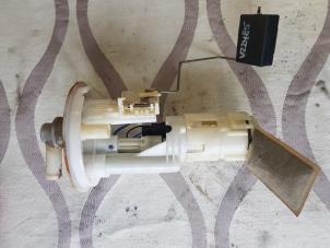 Usados Bomba eléctrica de combustible Daihatsu Sirion 2 (M3) 1.0 12V DVVT Precio € 40,00 Norma de margen ofrecido por Autosloopbedrijf H.C.Stouten