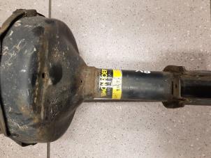 Used Front shock absorber rod, right Renault Clio II (BB/CB) 1.6 16V Price € 35,00 Margin scheme offered by Autosloopbedrijf H.C.Stouten