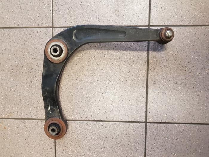 Front wishbone, left from a Peugeot 206 (2A/C/H/J/S) 1.4 XR,XS,XT,Gentry 2005