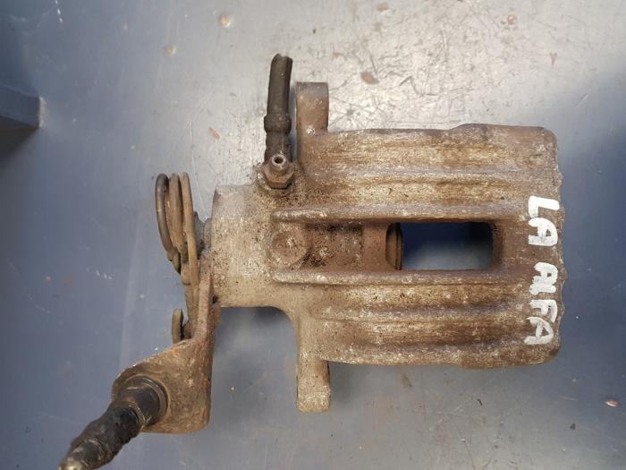 Rear brake calliper, left from a Alfa Romeo 156 Sportwagon (932) 1.8 Twin Spark 16V 2001