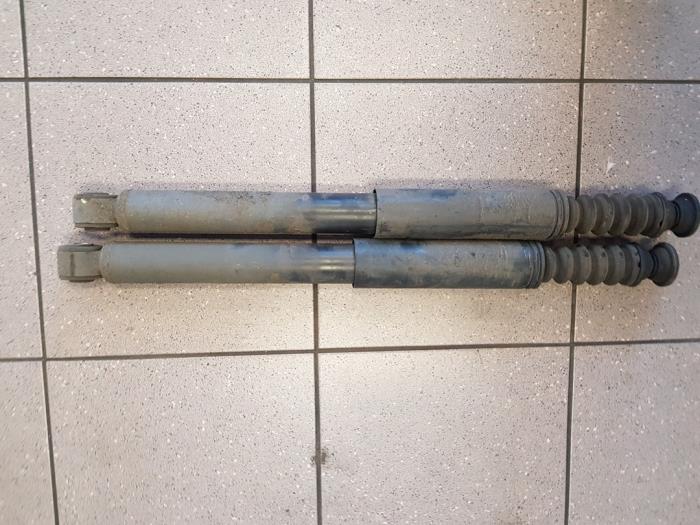 Shock absorber kit from a Renault Clio III Estate/Grandtour (KR) 1.2 16V TCE 100 2008