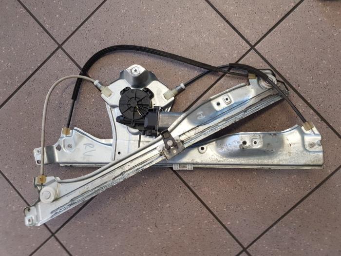 Window mechanism 4-door, front right from a Renault Clio III Estate/Grandtour (KR) 1.2 16V TCE 100 2008