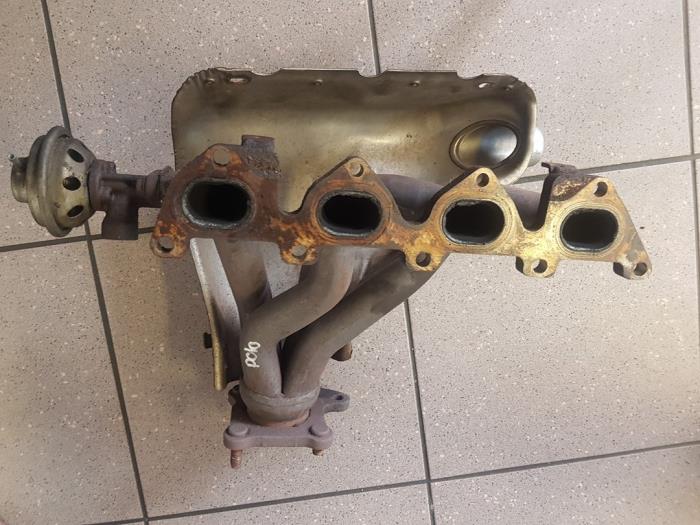 Exhaust manifold from a Volkswagen Polo III (6N2) 1.4 16V 75 2000
