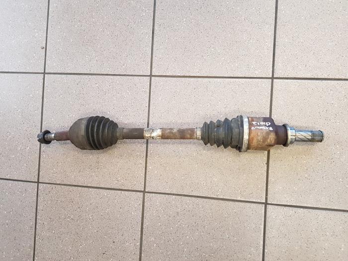 Front drive shaft, left from a Renault Clio III (BR/CR) 1.5 dCi 70 2008