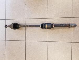 Used Front drive shaft, right Renault Clio III (BR/CR) 1.5 dCi 70 Price € 45,00 Margin scheme offered by Autosloopbedrijf H.C.Stouten