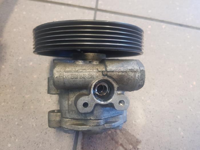 Pompe De Direction Assistée Pour Ford Fiesta (2001) – Occasion
