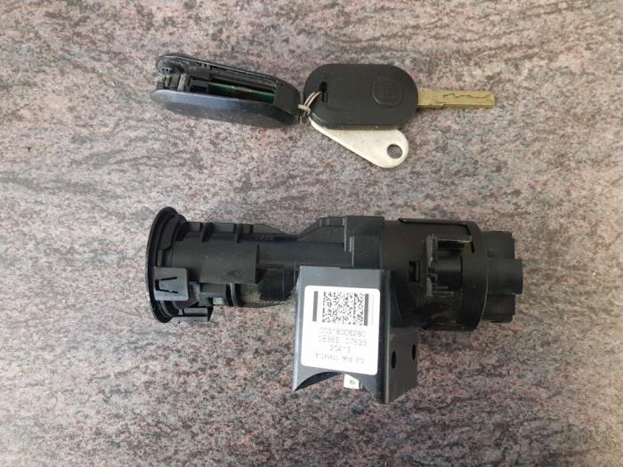 Ignition lock + computer from a Fiat Panda (312) 0.9 TwinAir Turbo CNG 2013