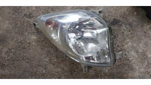 Used Headlight, left Daihatsu Cuore (L251/271/276) 1.0 12V DVVT Price € 40,00 Margin scheme offered by Autosloopbedrijf H.C.Stouten