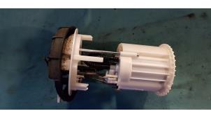 Usados Bomba eléctrica de combustible Citroen C2 (JM) 1.4 Precio € 40,00 Norma de margen ofrecido por Autosloopbedrijf H.C.Stouten