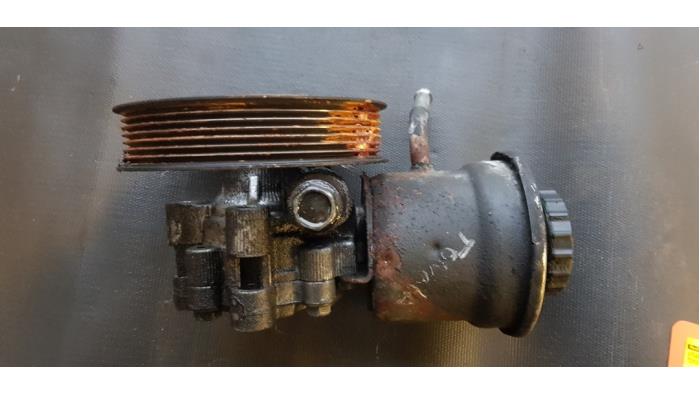 Pompe de direction Toyota Corolla Verso (R10/11), 2004 / 2009 2.2 D-4D 16V, MPV, Diesel, 2.231cc, 100kW (136pk), FWD, 2ADFTV, 2005-10 / 2009-03, AUR10 (Occasion)