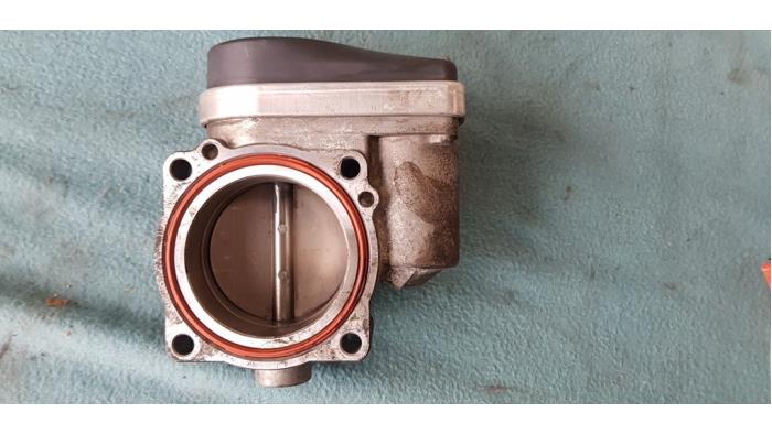 Throttle body from a BMW 3 serie Touring (E46/3) 318i 16V 2004