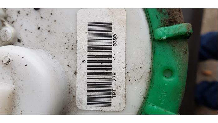 Usagé Pompe à carburant Chrysler PT Cruiser 2.0 16V Prix € 50,00 Règlement à la marge proposé par Autosloopbedrijf H.C.Stouten